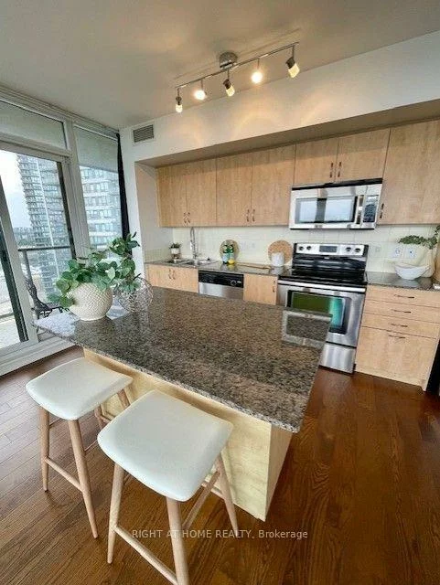 2240, Lake Shore, Mimico, Toronto