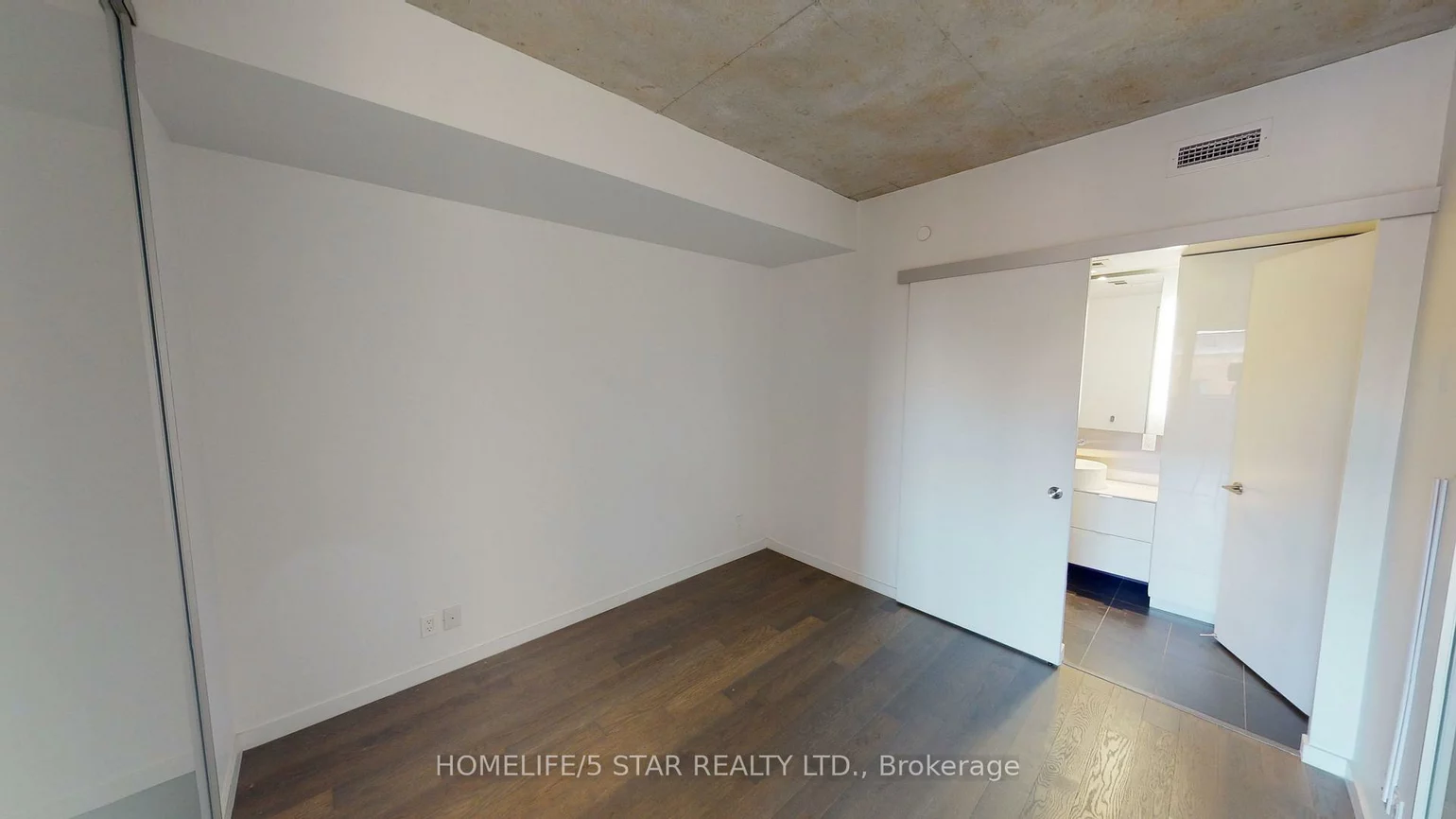 383, SORAUREN, Roncesvalles, Toronto