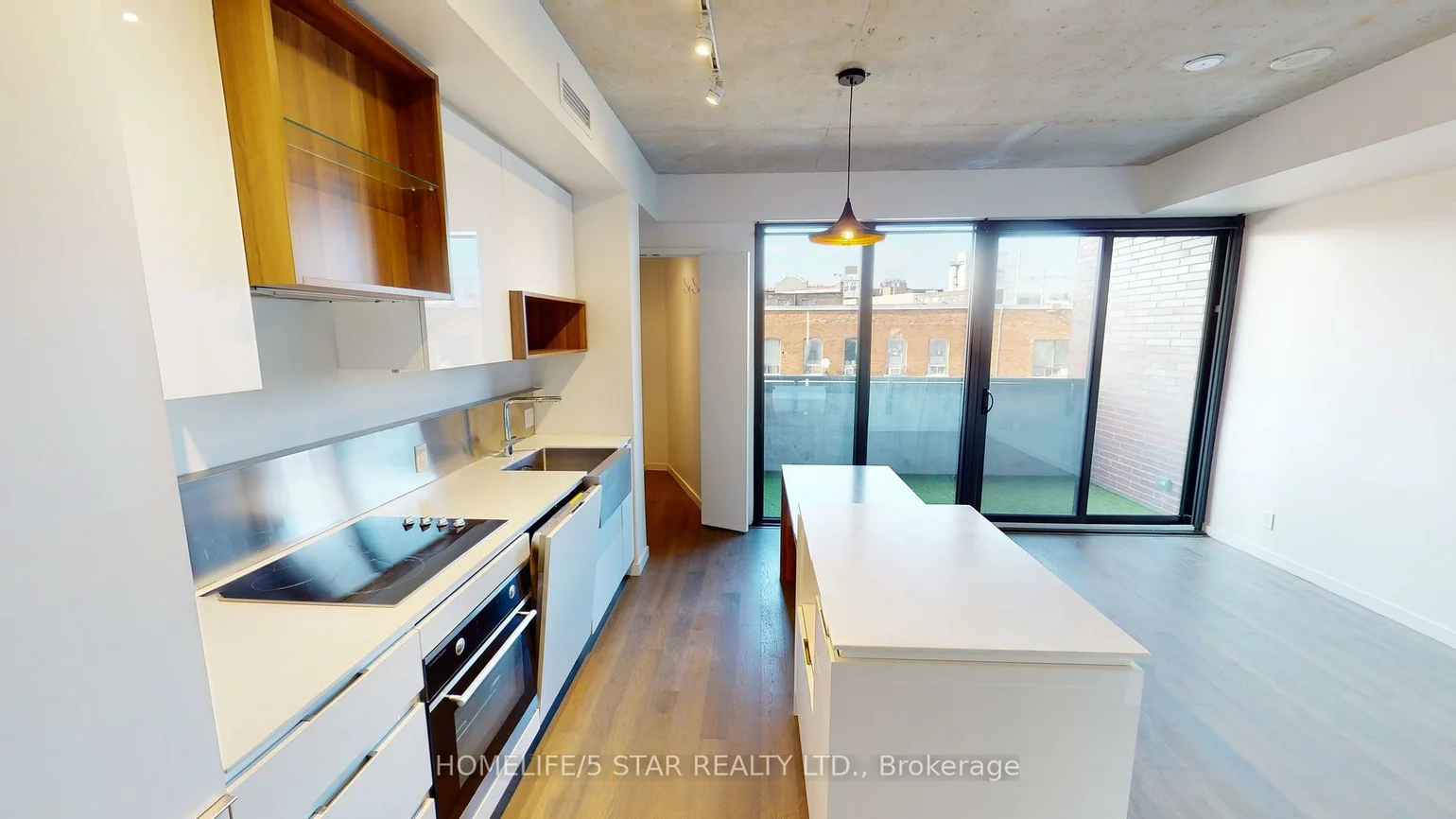 383, SORAUREN, Roncesvalles, Toronto