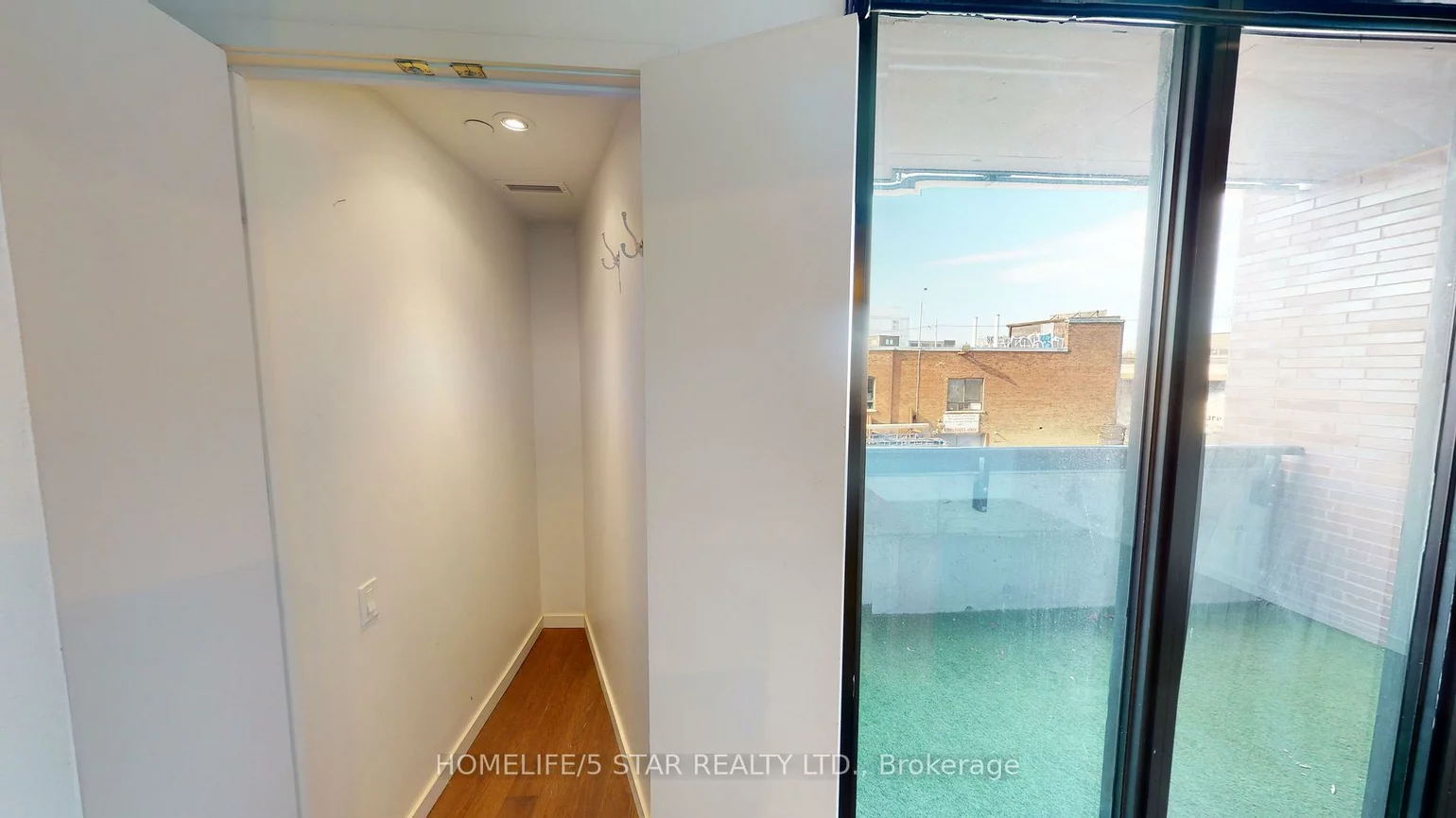 383, SORAUREN, Roncesvalles, Toronto