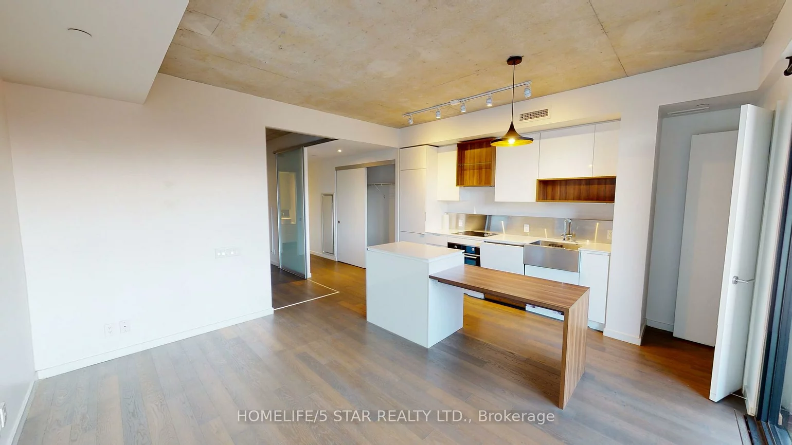 383, SORAUREN, Roncesvalles, Toronto