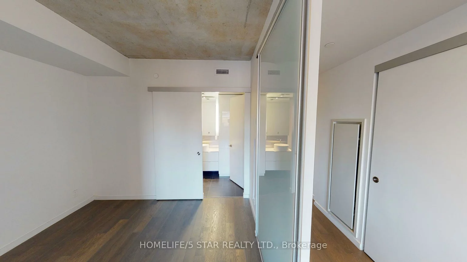 383, SORAUREN, Roncesvalles, Toronto