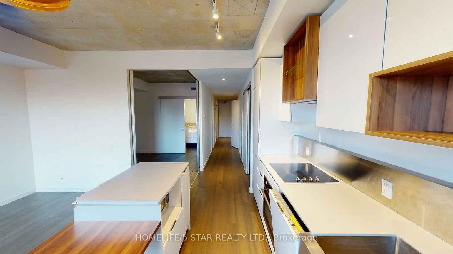 383, SORAUREN, Roncesvalles, Toronto