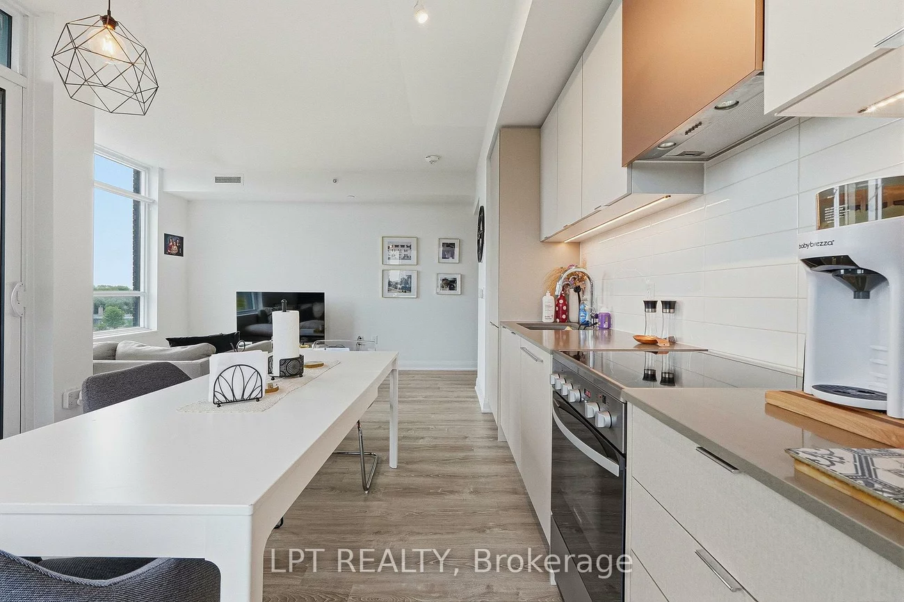 10, Gibbs, Islington-City Centre West, Toronto