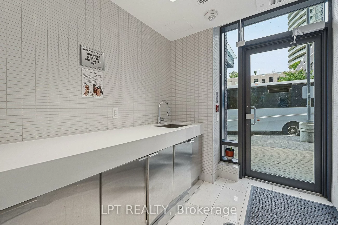 10, Gibbs, Islington-City Centre West, Toronto