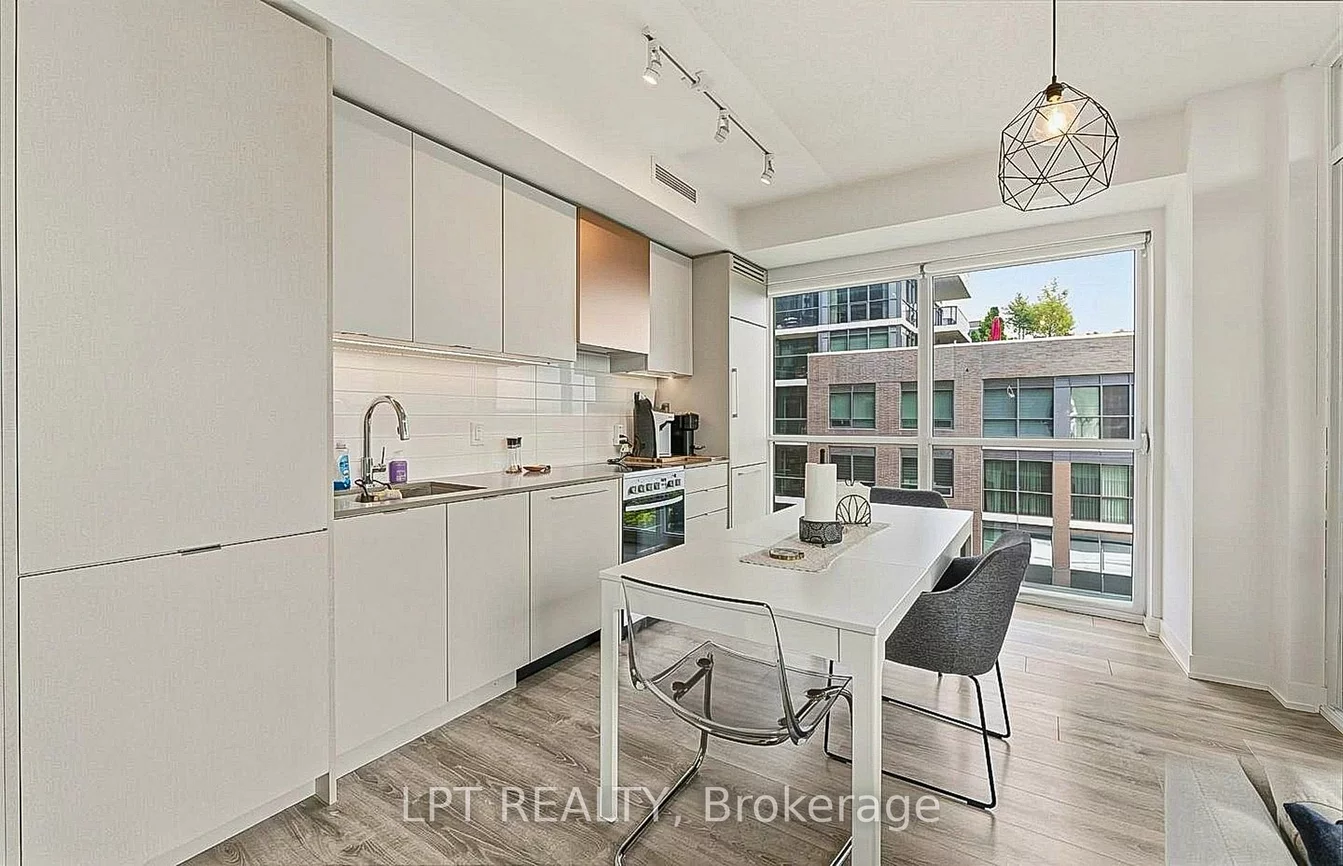 10, Gibbs, Islington-City Centre West, Toronto