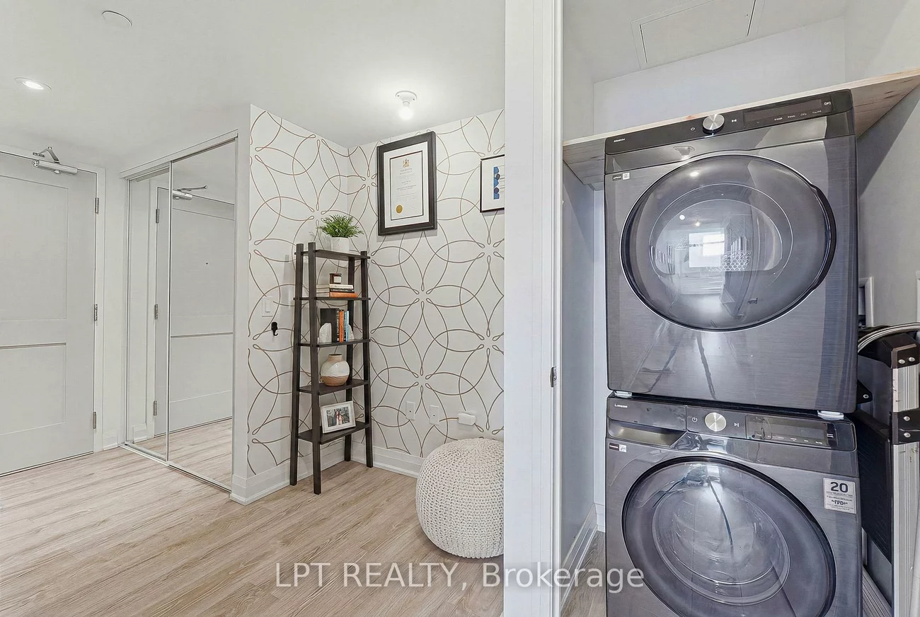 10, Gibbs, Islington-City Centre West, Toronto