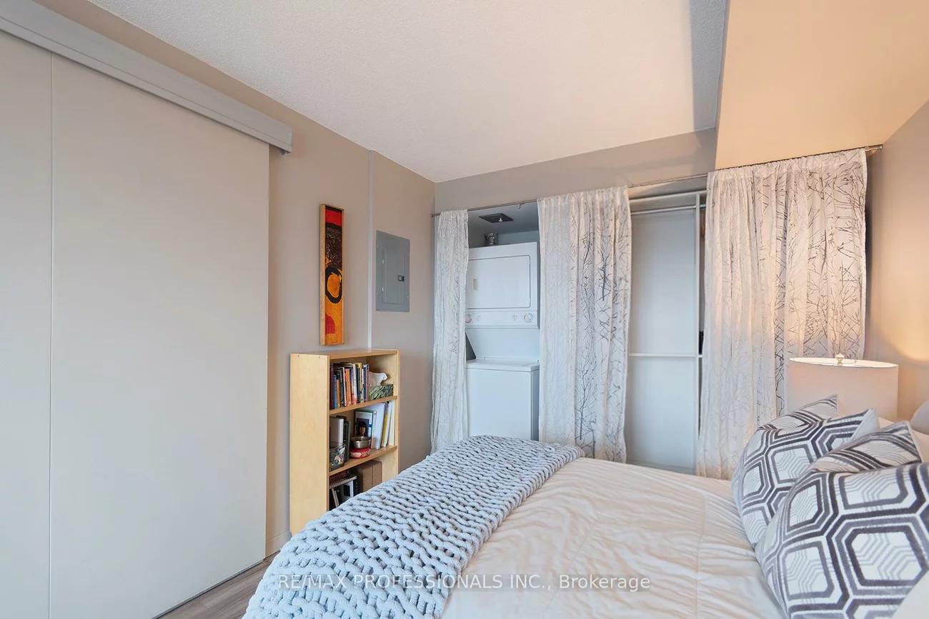 1040, The Queensway, Islington-City Centre West, Toronto