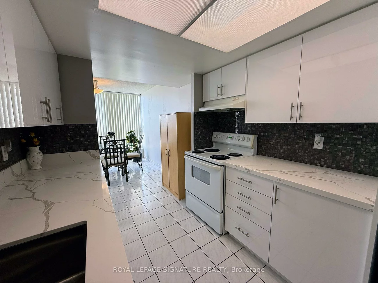 3, Rowntree, Mount Olive-Silverstone-Jamestown, Toronto
