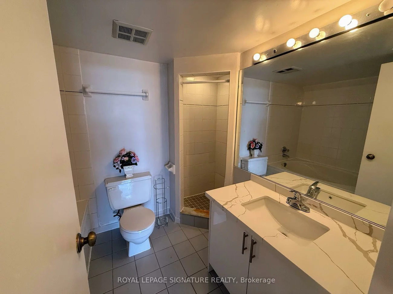 3, Rowntree, Mount Olive-Silverstone-Jamestown, Toronto