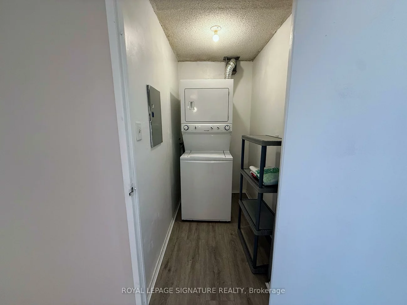 3, Rowntree, Mount Olive-Silverstone-Jamestown, Toronto