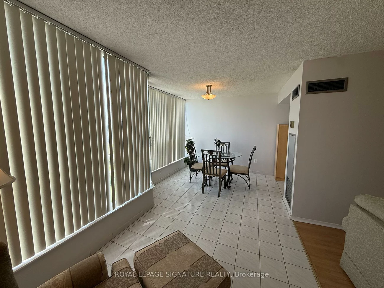 3, Rowntree, Mount Olive-Silverstone-Jamestown, Toronto