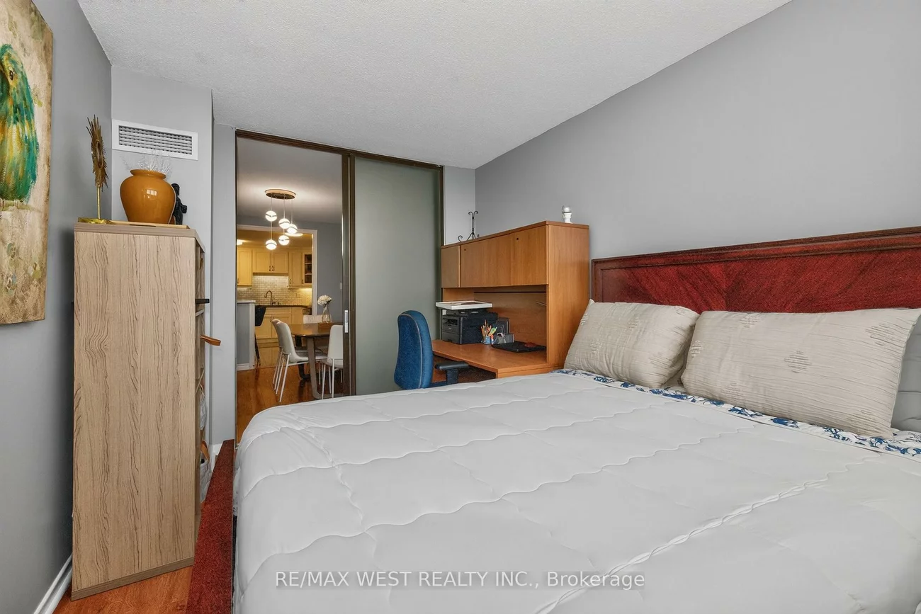 75, Emmett, Mount Dennis, Toronto