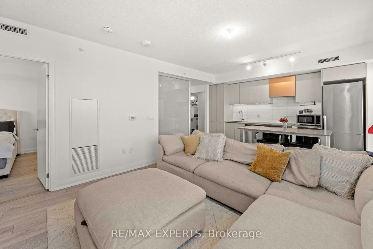 30, Gibbs, Islington-City Centre West, Toronto