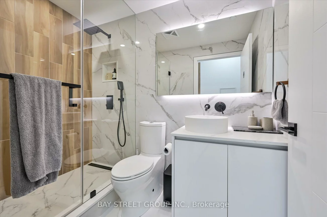 251, Manitoba, Mimico, Toronto
