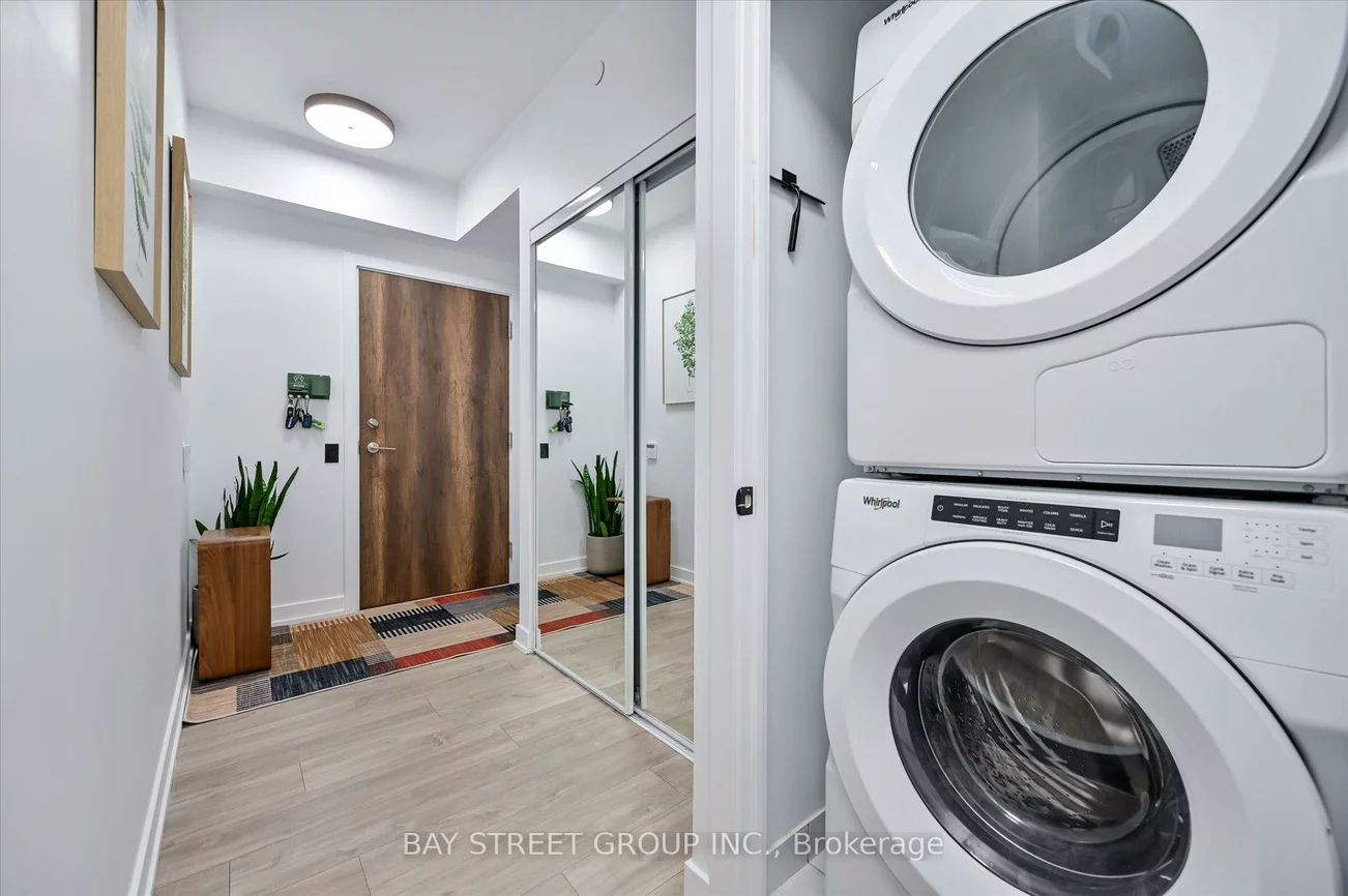 251, Manitoba, Mimico, Toronto