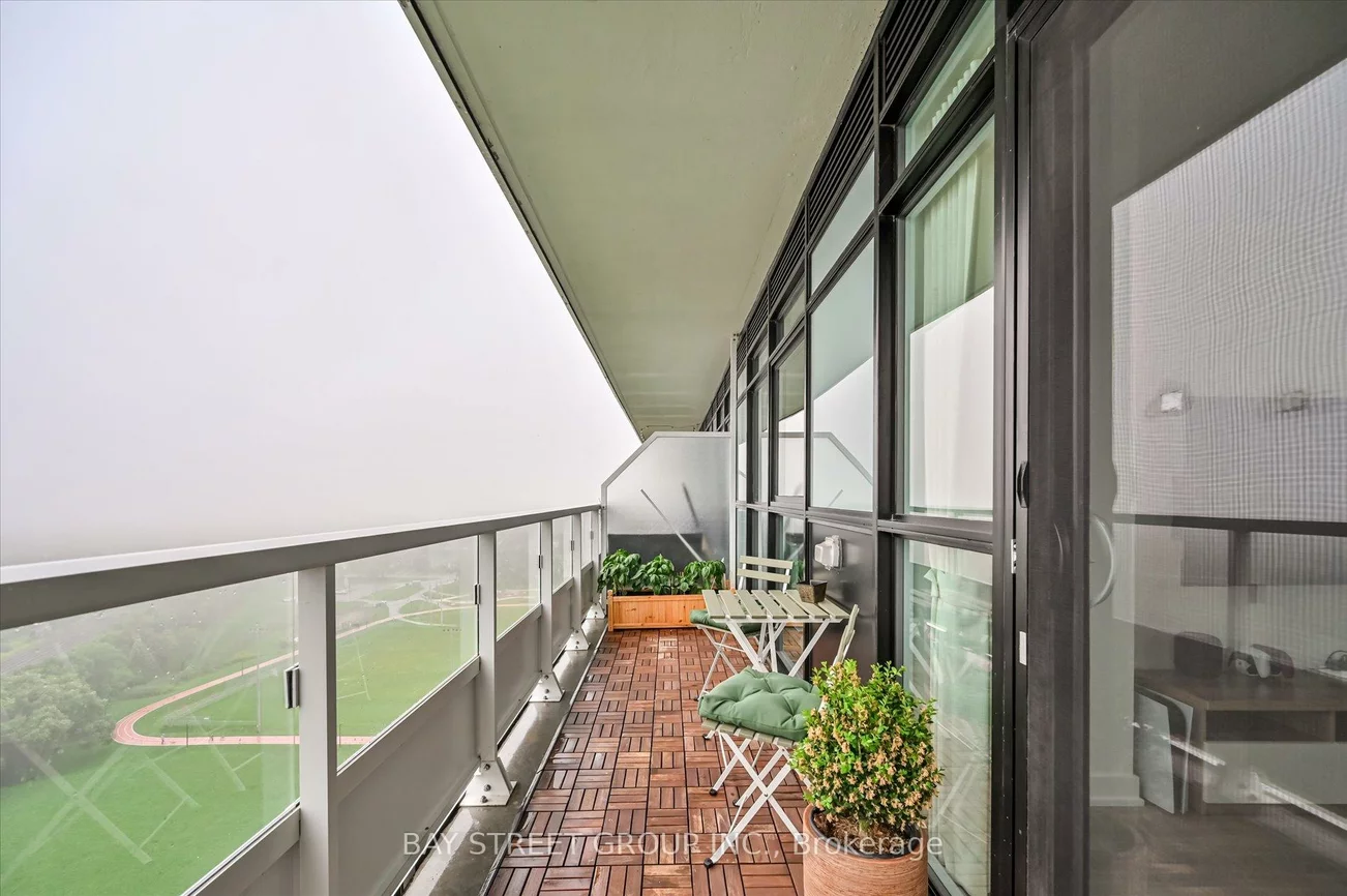 251, Manitoba, Mimico, Toronto