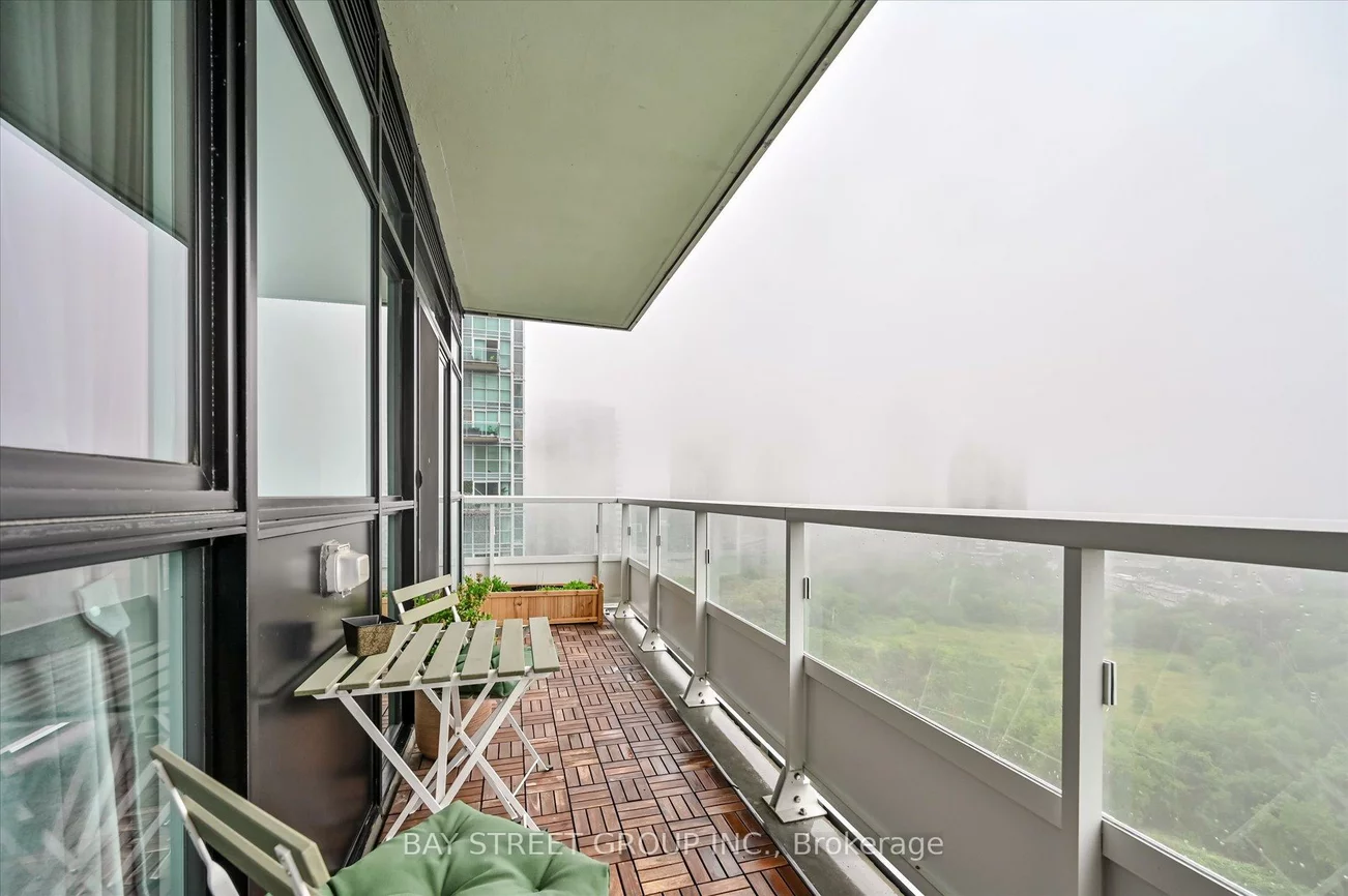 251, Manitoba, Mimico, Toronto