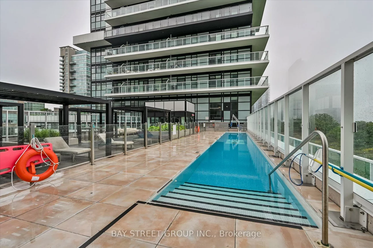 251, Manitoba, Mimico, Toronto