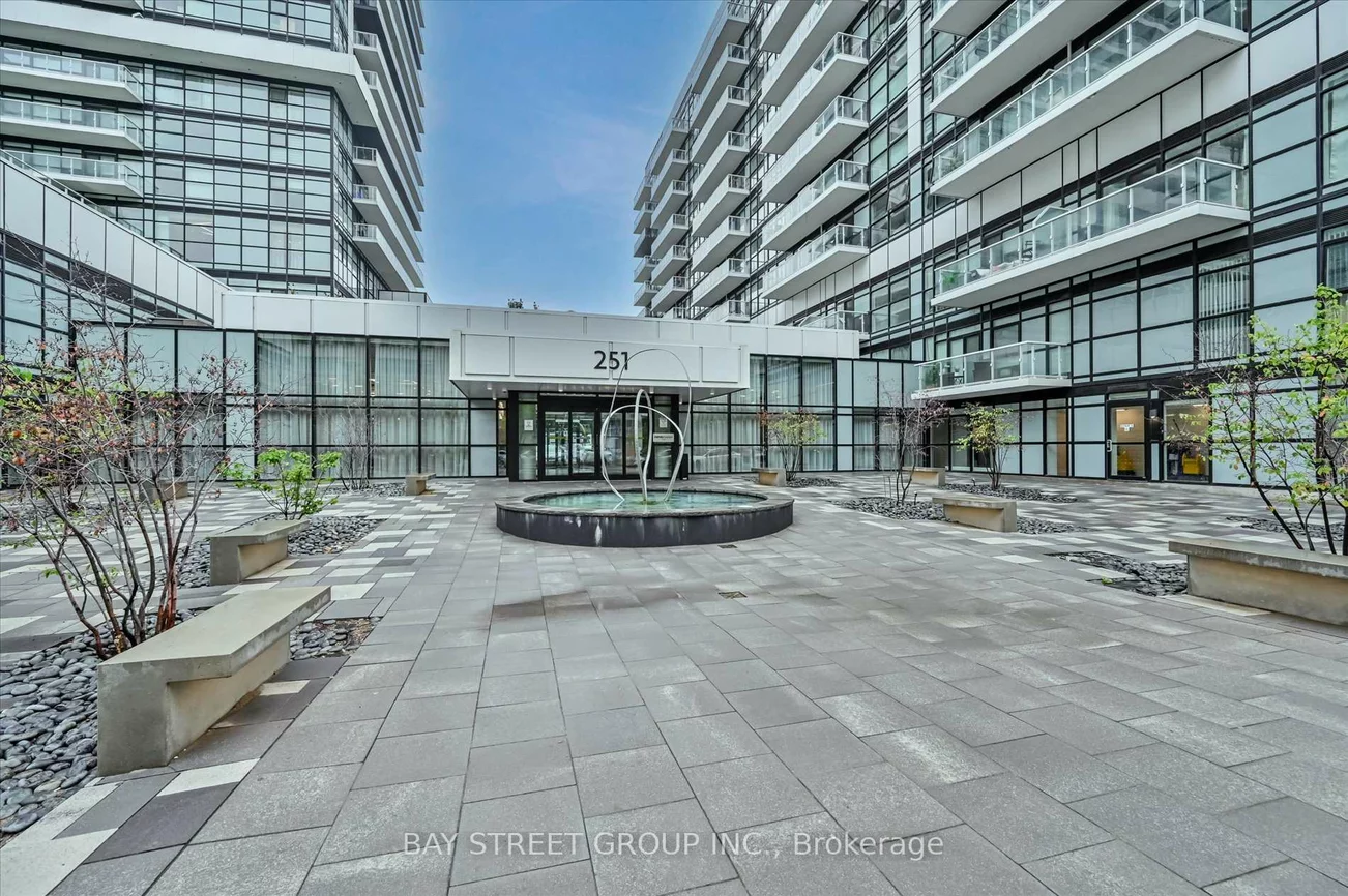 251, Manitoba, Mimico, Toronto
