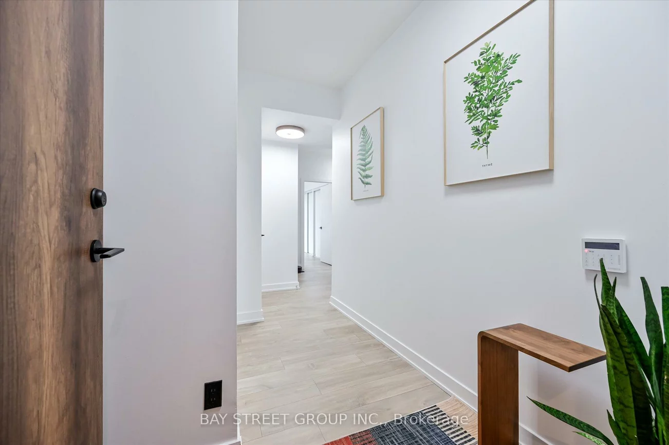 251, Manitoba, Mimico, Toronto