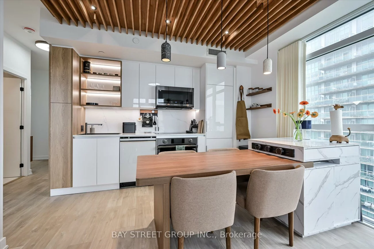 251, Manitoba, Mimico, Toronto