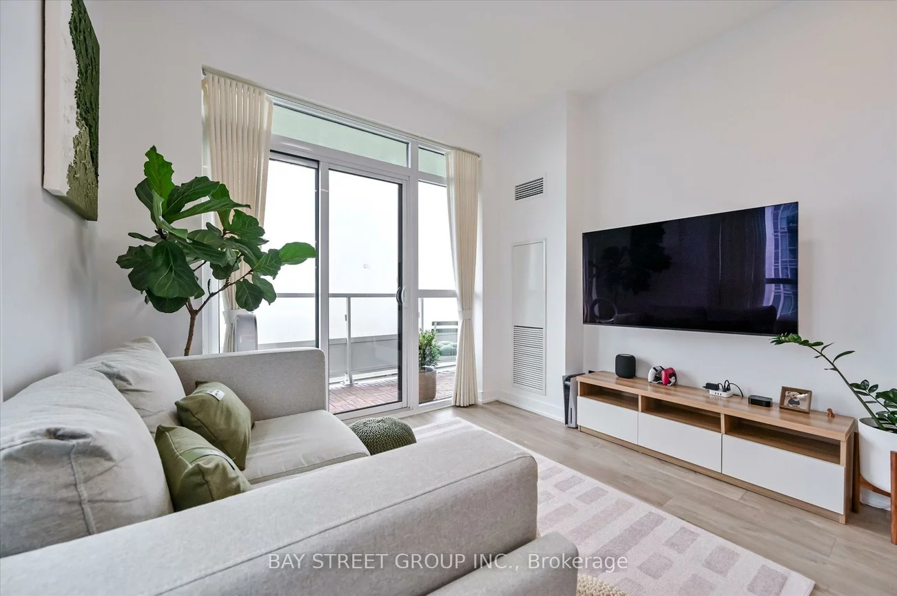 251, Manitoba, Mimico, Toronto