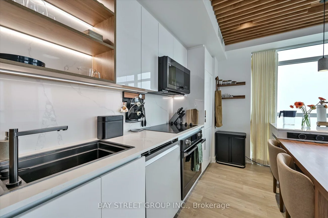 251, Manitoba, Mimico, Toronto