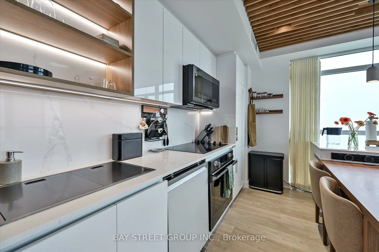 251, Manitoba, Mimico, Toronto