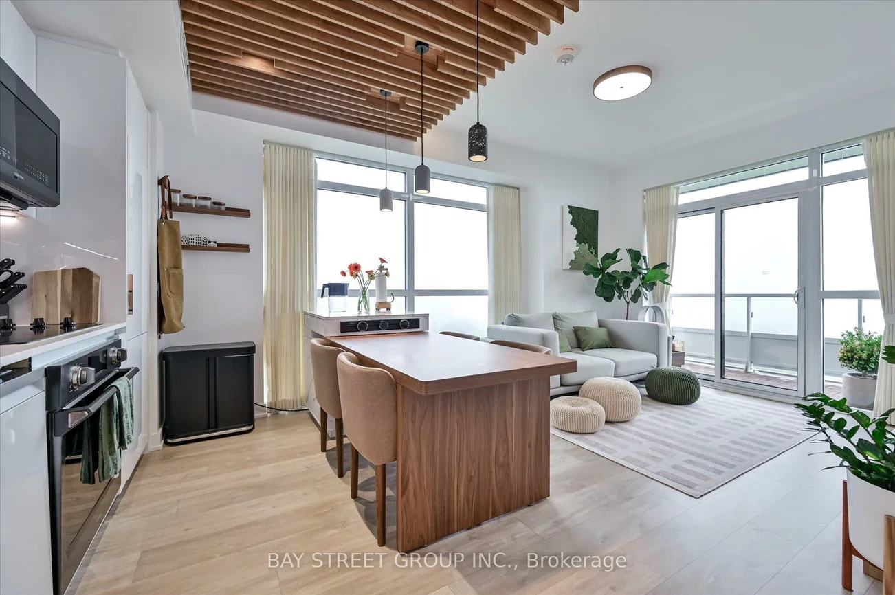 251, Manitoba, Mimico, Toronto