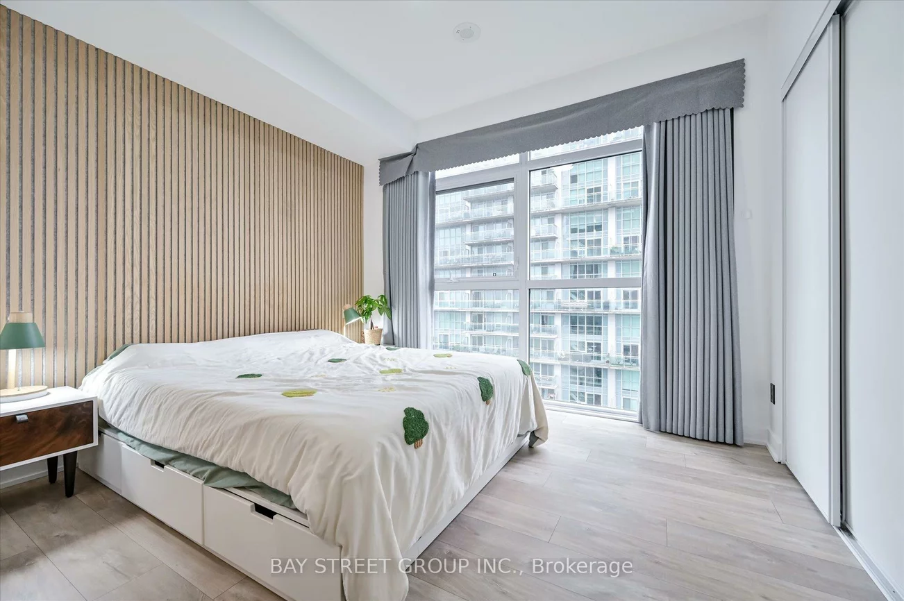 251, Manitoba, Mimico, Toronto