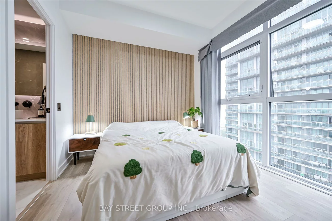 251, Manitoba, Mimico, Toronto