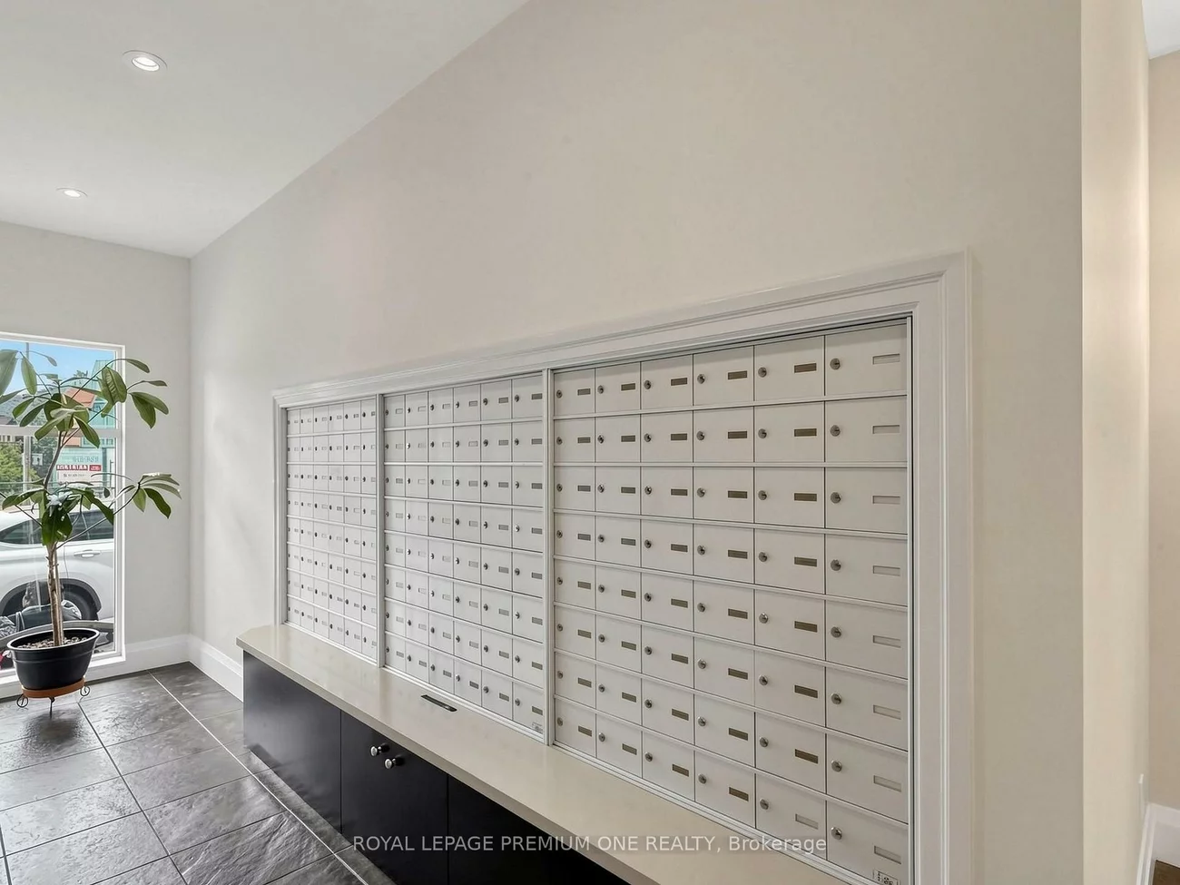 2088, Lawrence, Weston, Toronto