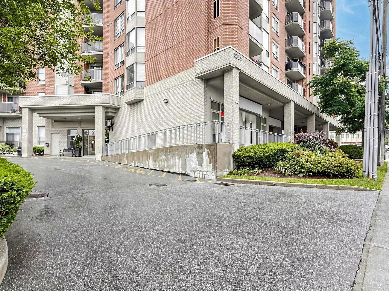 2088, Lawrence, Weston, Toronto