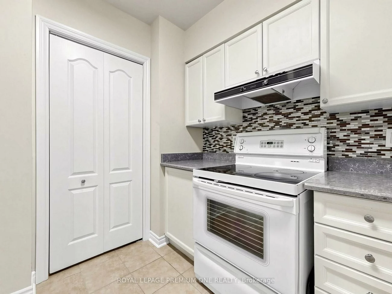 2088, Lawrence, Weston, Toronto