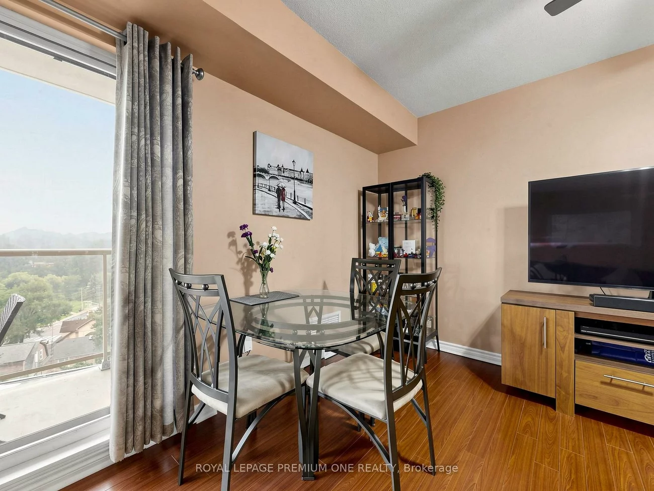 2088, Lawrence, Weston, Toronto