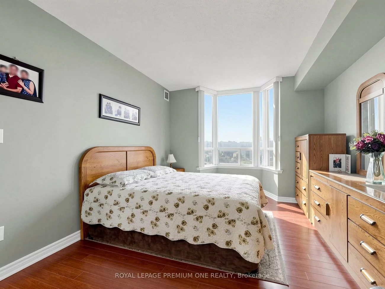 2088, Lawrence, Weston, Toronto