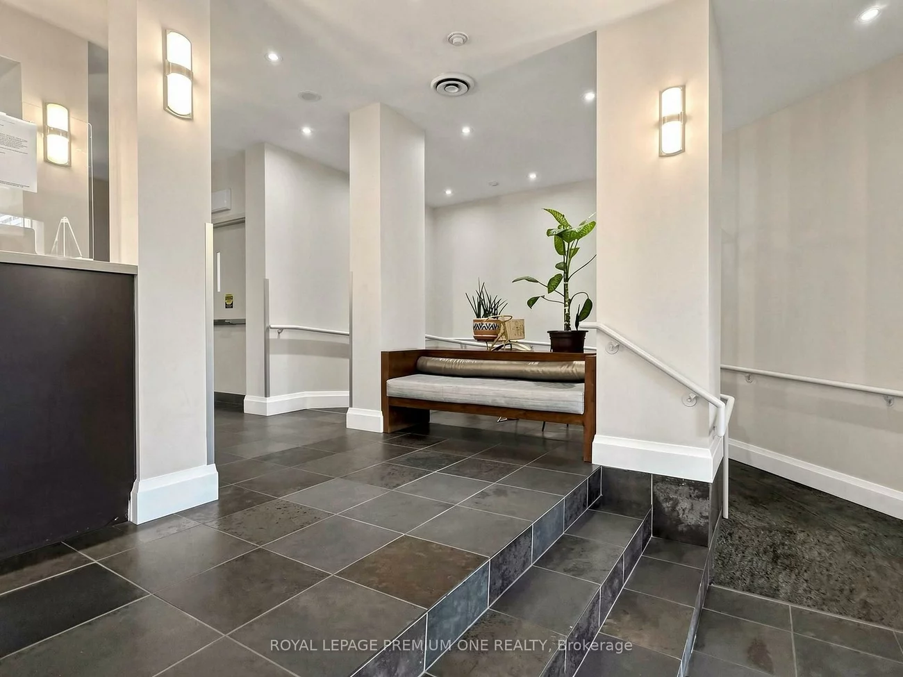 2088, Lawrence, Weston, Toronto