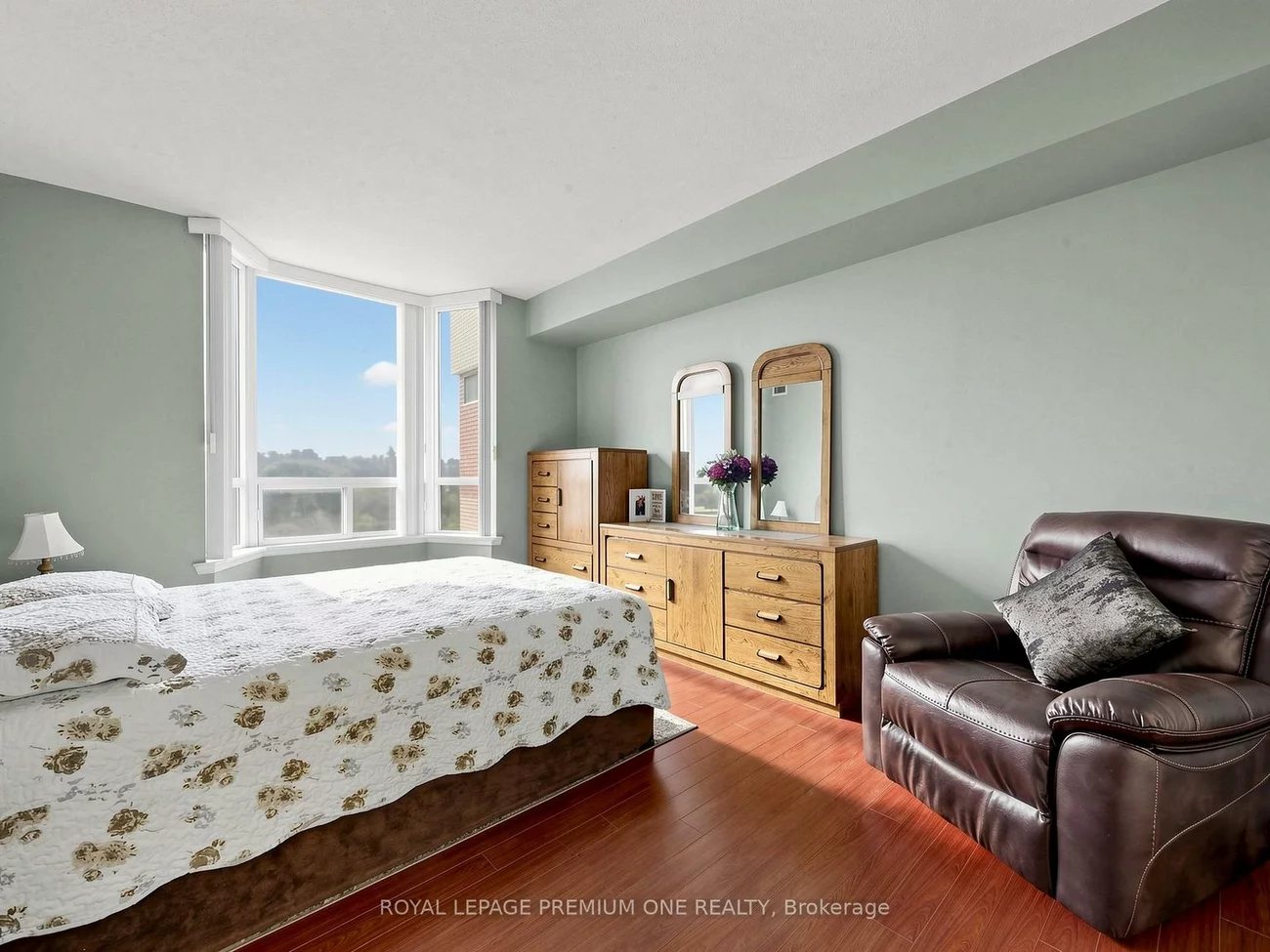 2088, Lawrence, Weston, Toronto