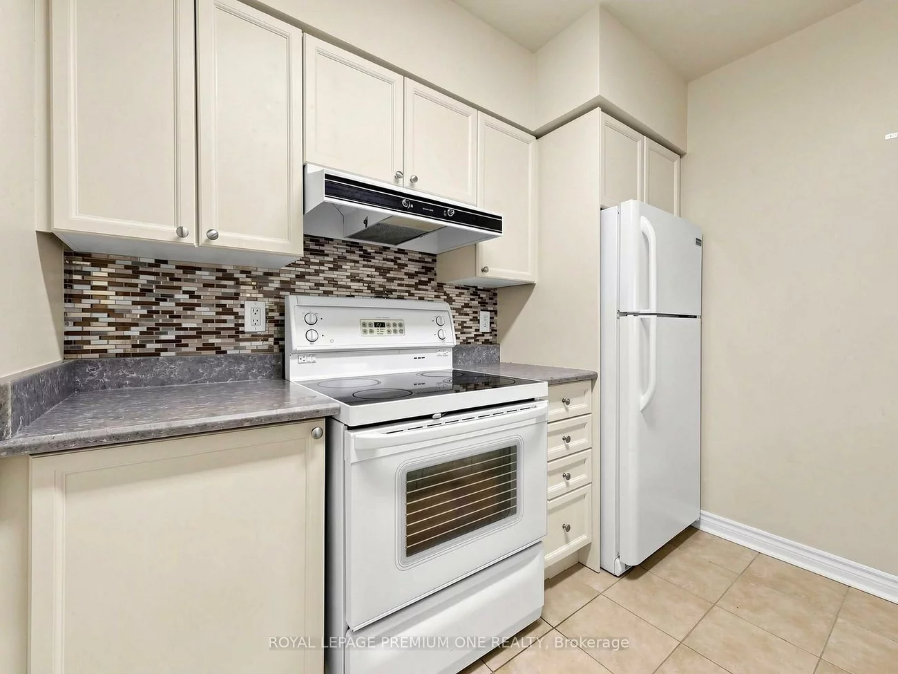 2088, Lawrence, Weston, Toronto