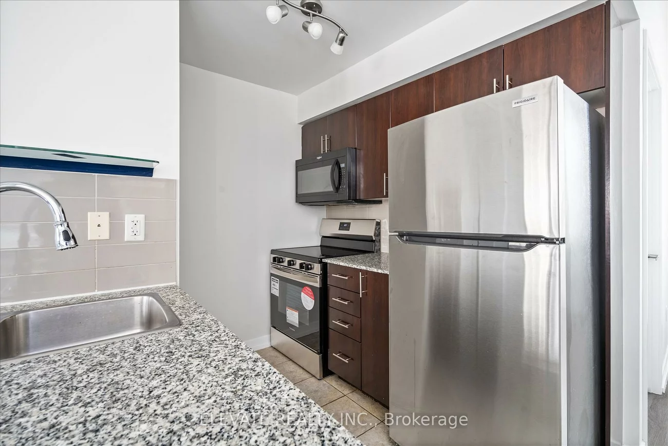 1410, Dupont, Dovercourt-Wallace Emerson-Junction, Toronto