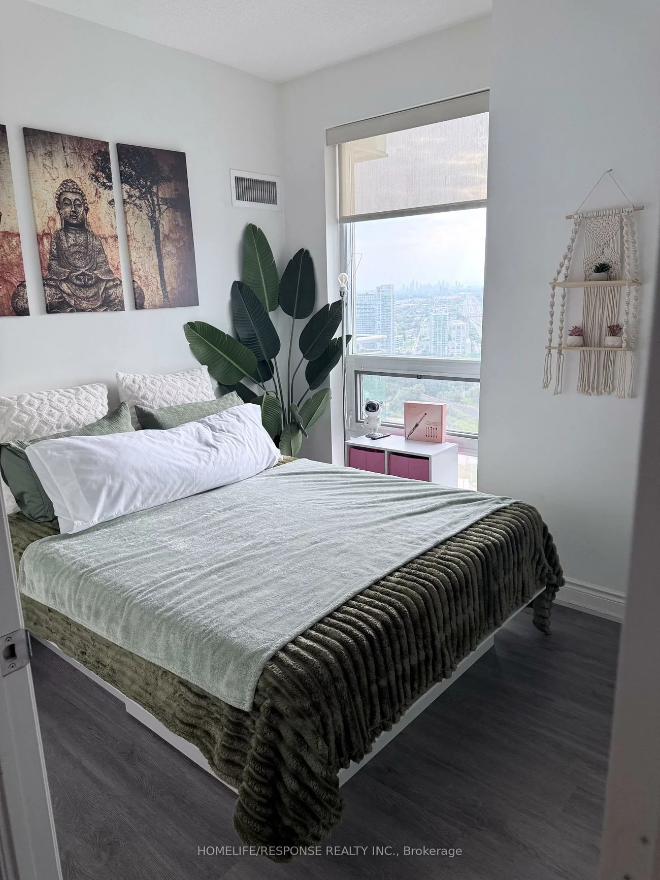 16, BROOKERS, Mimico, Toronto