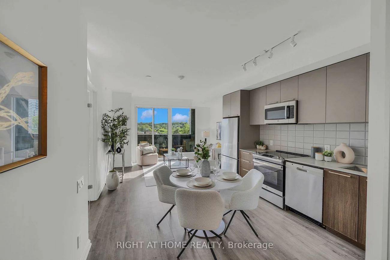 4208, Dundas, Edenbridge-Humber Valley, Toronto