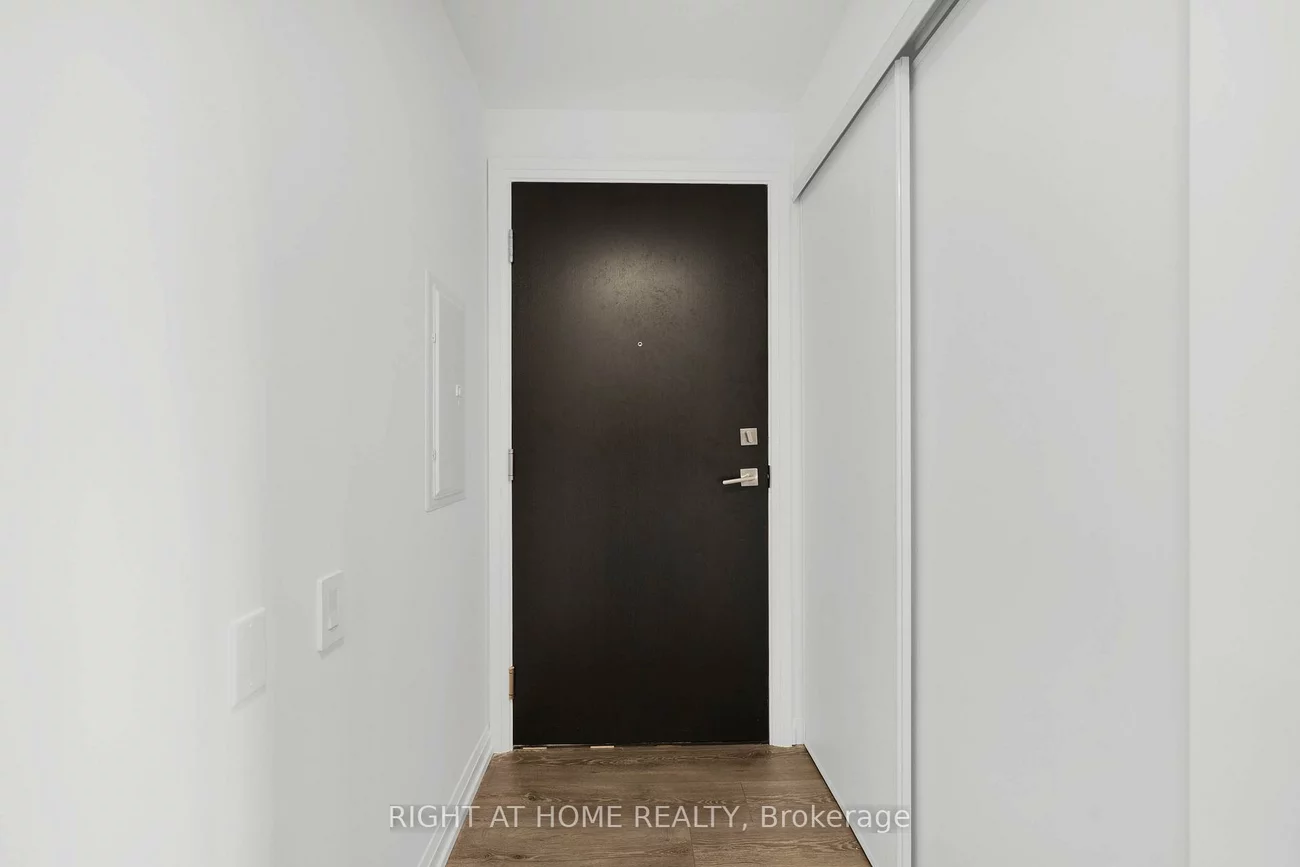 4208, Dundas, Edenbridge-Humber Valley, Toronto