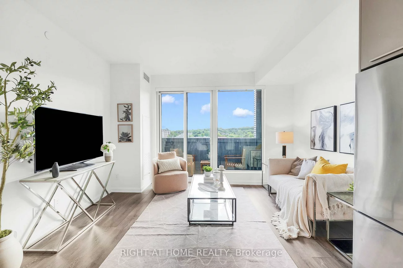 4208, Dundas, Edenbridge-Humber Valley, Toronto