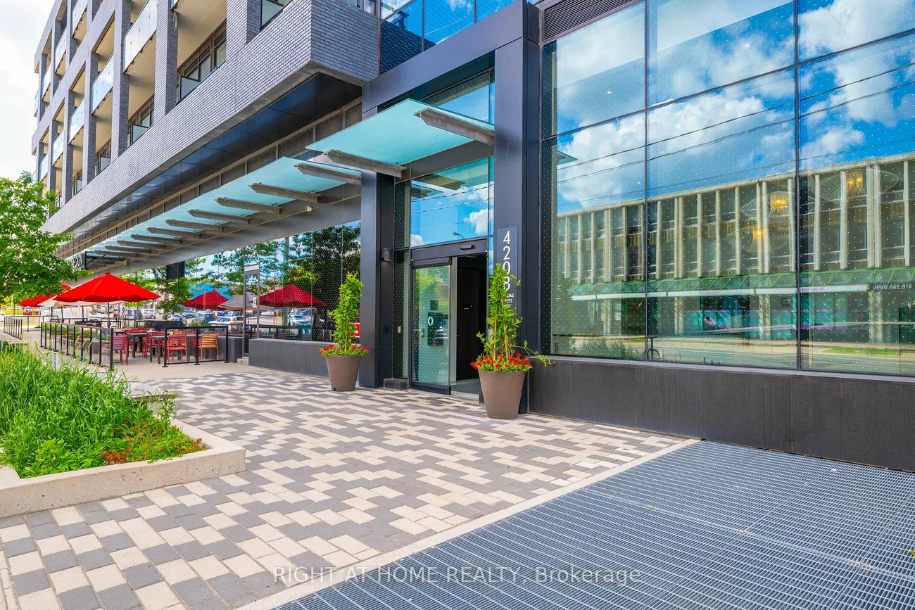 4208, Dundas, Edenbridge-Humber Valley, Toronto