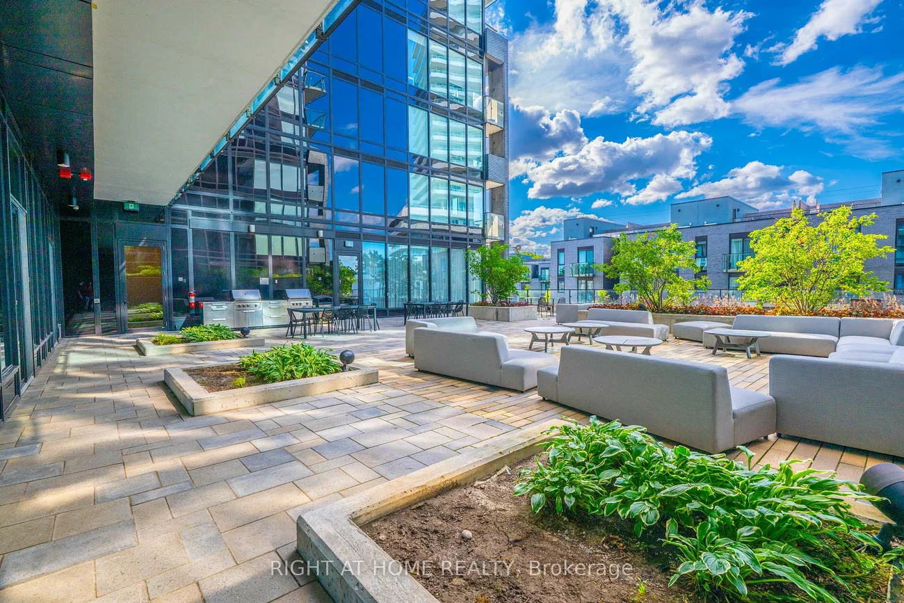 4208, Dundas, Edenbridge-Humber Valley, Toronto