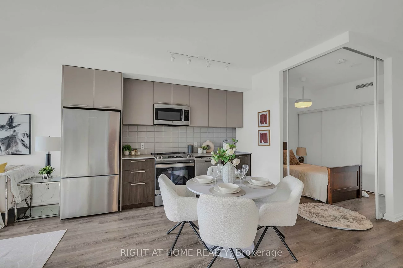 4208, Dundas, Edenbridge-Humber Valley, Toronto