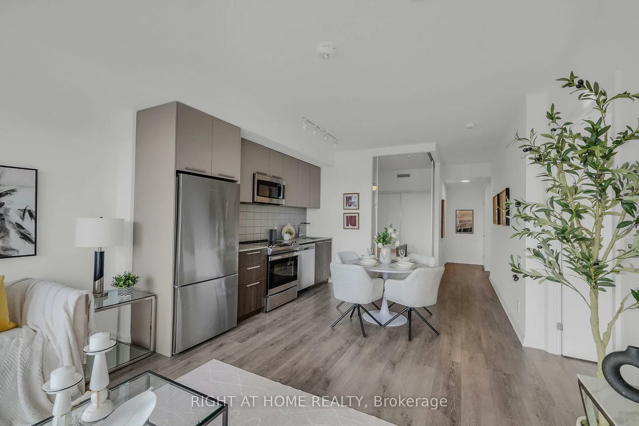 4208, Dundas, Edenbridge-Humber Valley, Toronto