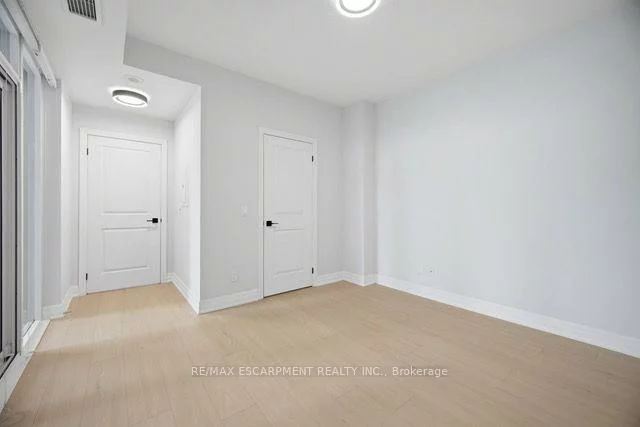 58, MARINE PARADE, Mimico, Toronto
